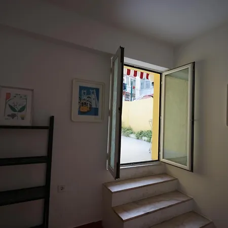 T2 2 Bedroom Flat In Arroios-3